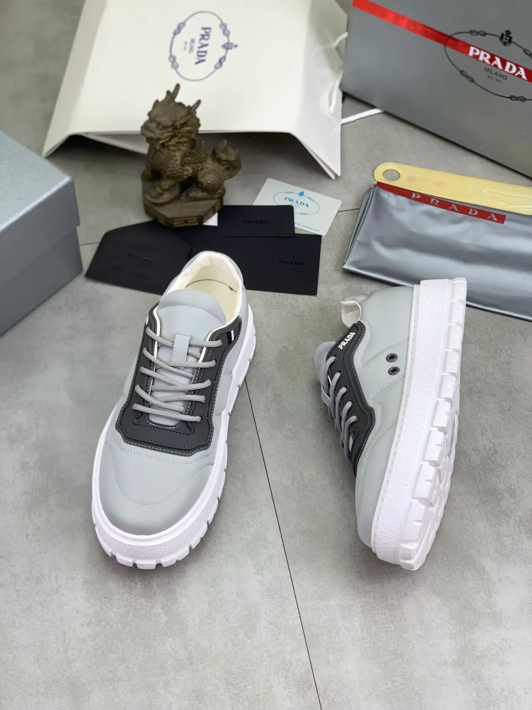 Men's men's shoes 💰P580💰 [New style] popular models are on the official website, 🆘 Trendy brand (Prada) mainly promotes popular models, avant-garde and versatile fashionable men's shoes private version mold opening, cowhide surface splicing 1:1.. Fashionable and simple, original imported cowhide lining cowhide feet; the atmosphere and personality are more fashionable, eye-catching and pursuing class. It will subvert the old idea and be a must-have for fashionistas with you! Must keep it for yourself! Tall and comfortable, large and low, high-end quality workmanship. Number of yards: 38-45 4️⃣optional.